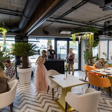 Laguna Beskidow Chyba Snisz, Jezioro Zywieckie 아파트호텔 4*