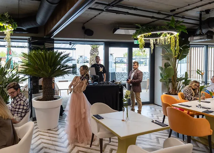 Laguna Beskidow Chyba Snisz, Jezioro Zywieckie 아파트호텔 4*